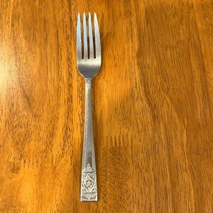 International silver co. Royal Saxony pattern. Silver plated fork 7 1/2”.